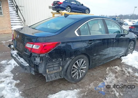 2018 Subaru Legacy 2.5I Premium z USA, uszkodzony, nr VIN 4S3BNAF63J3045879